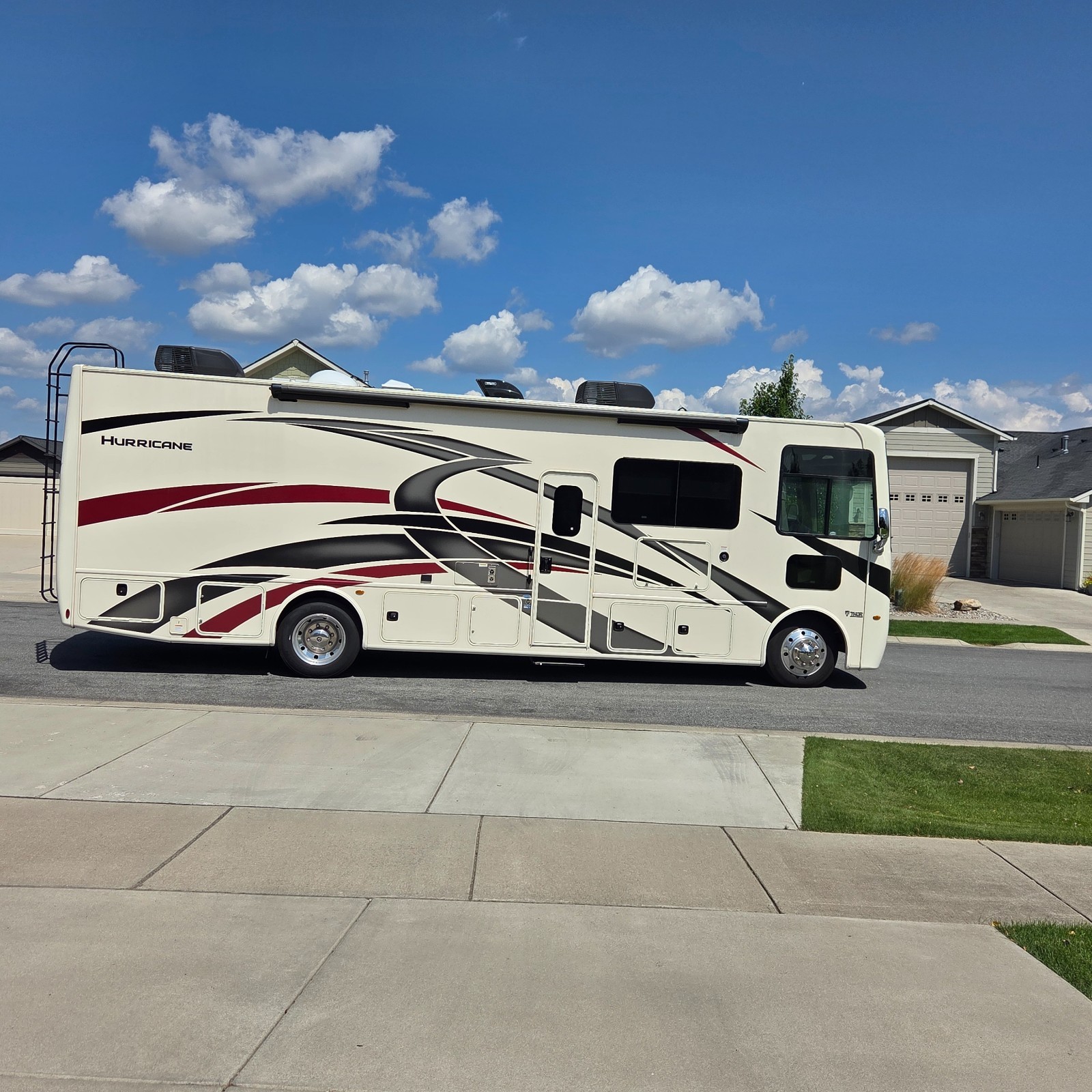 2022 Thor Hurricane 31C Class A Motorhome (gas)