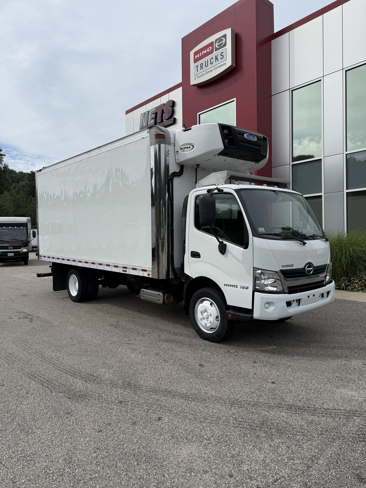 2019 HINO 195