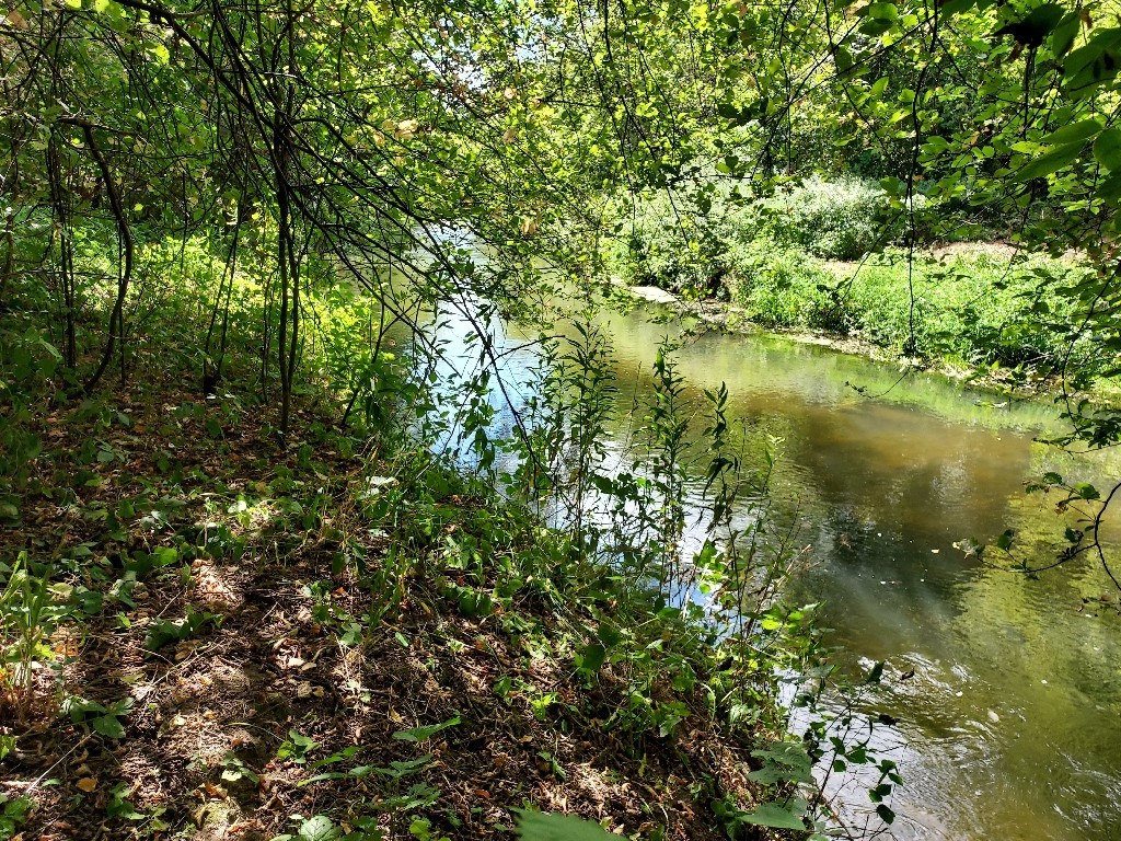 High-growth land investment – 130 m riverfront, full permits, top location!