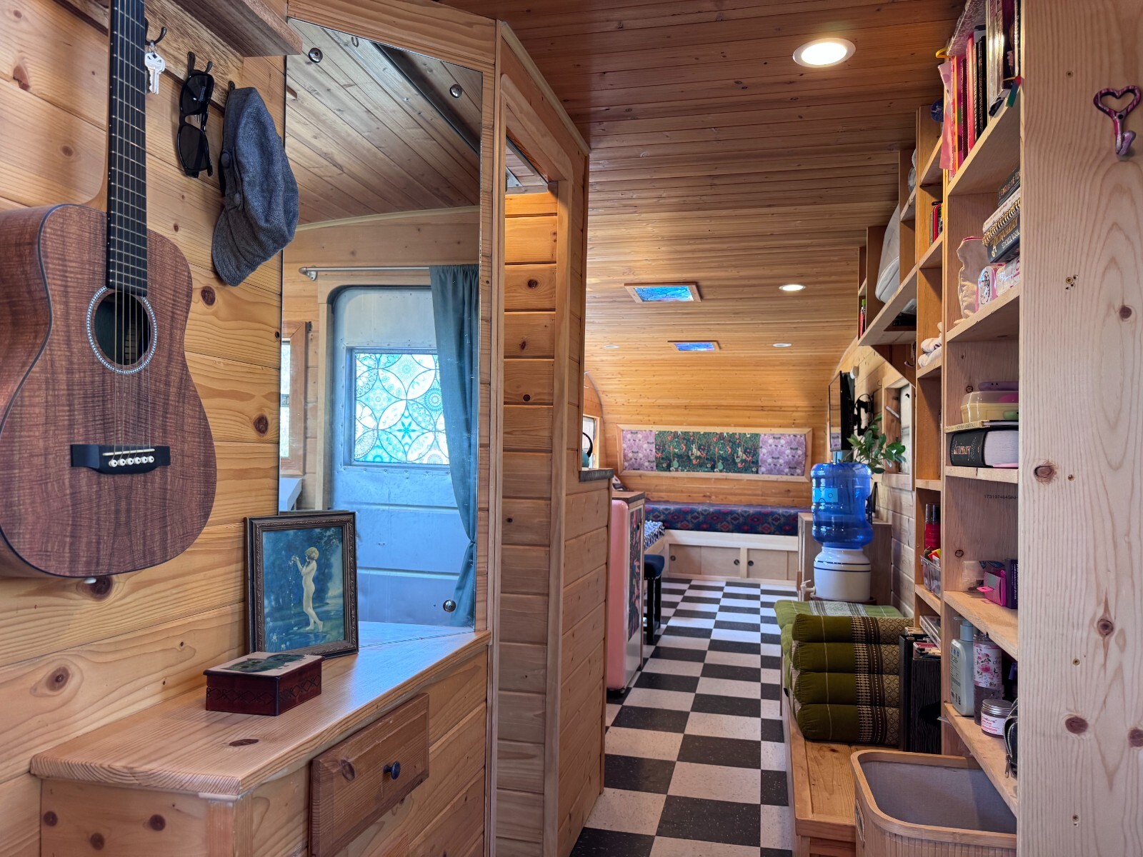 Retro Tiny House, ADU, furnished & move in ready! 35 FT