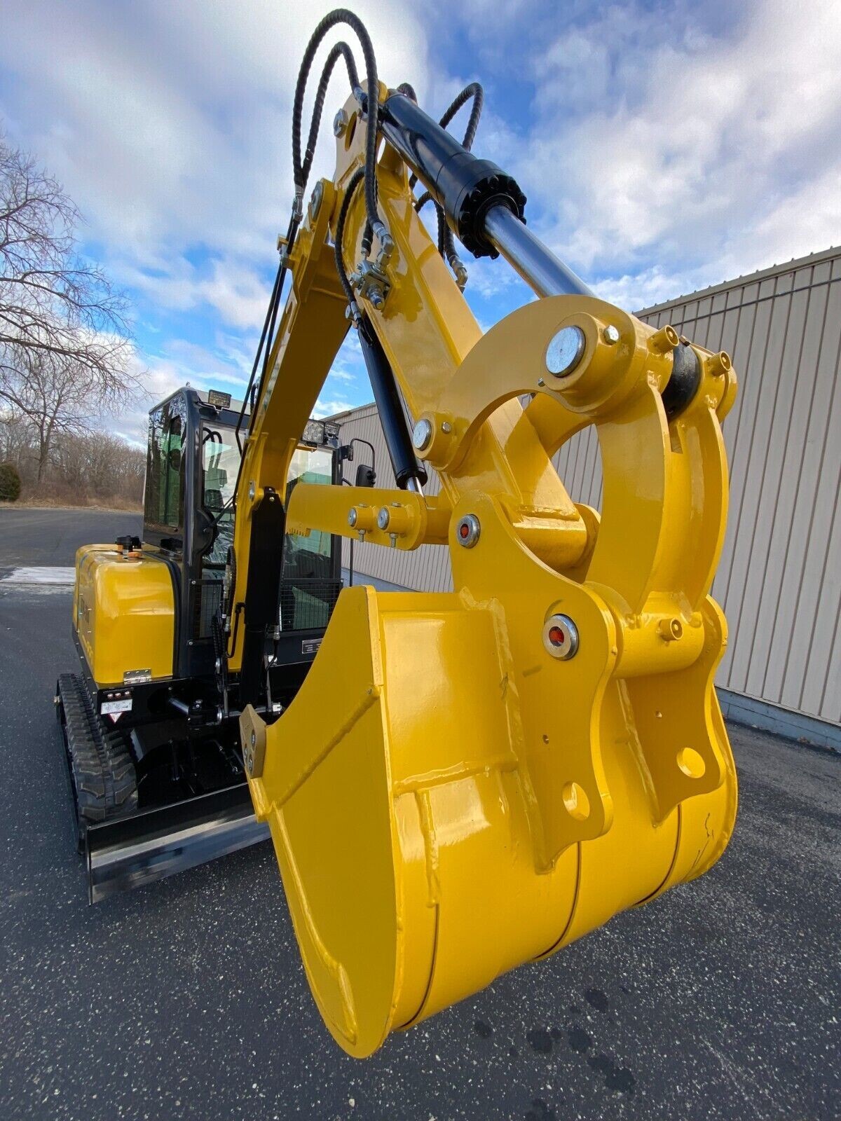 FREE SHIPPNG NEW Excavator, EPA CERTFD Kubota D1703 Engine 3.5 TON