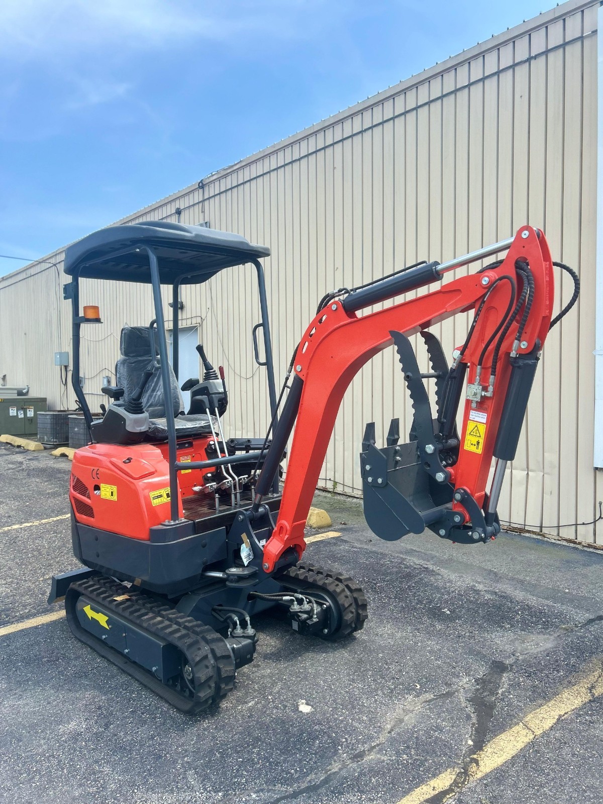 2025 EPA-Certified 2-Ton Mini Excavator – 16HP Kubota D902 Diesel Engine (USA)