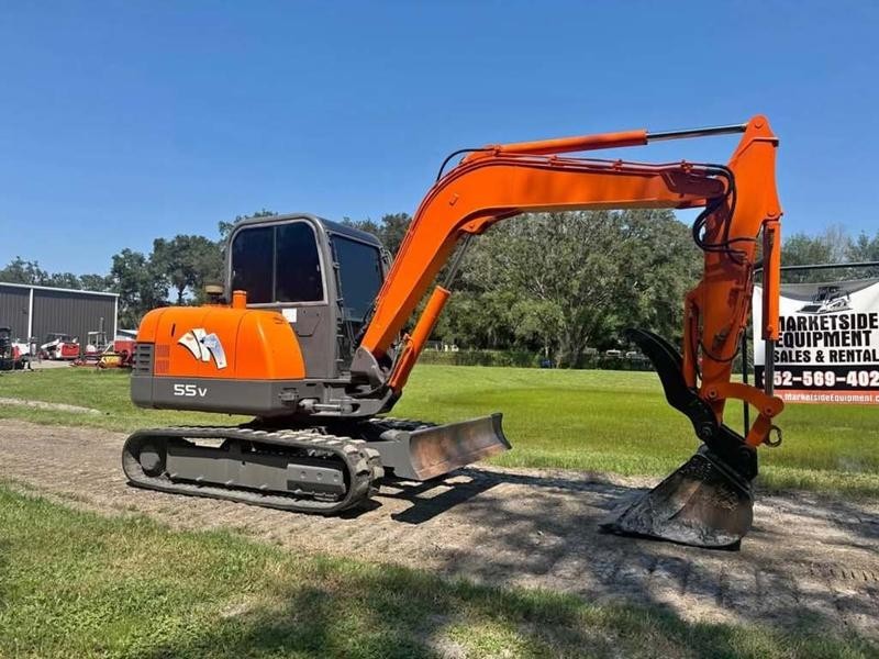 DAEWOO SL55 MINI EXCAVATOR – 5.5 TON – CAB MACHINE!
