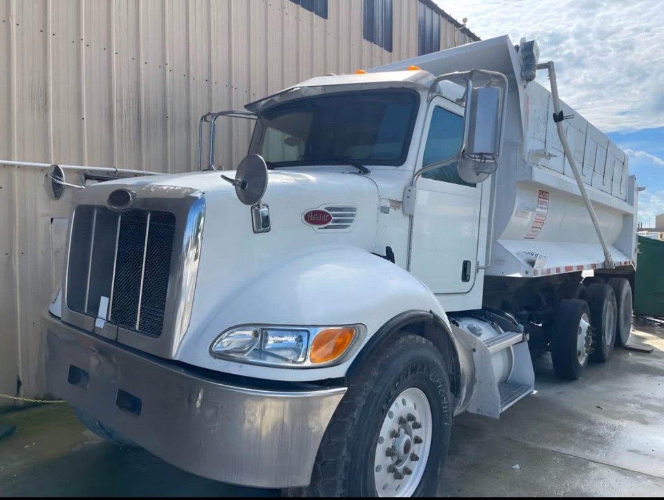 2015 PETERBILT CONVENTIONAL 348