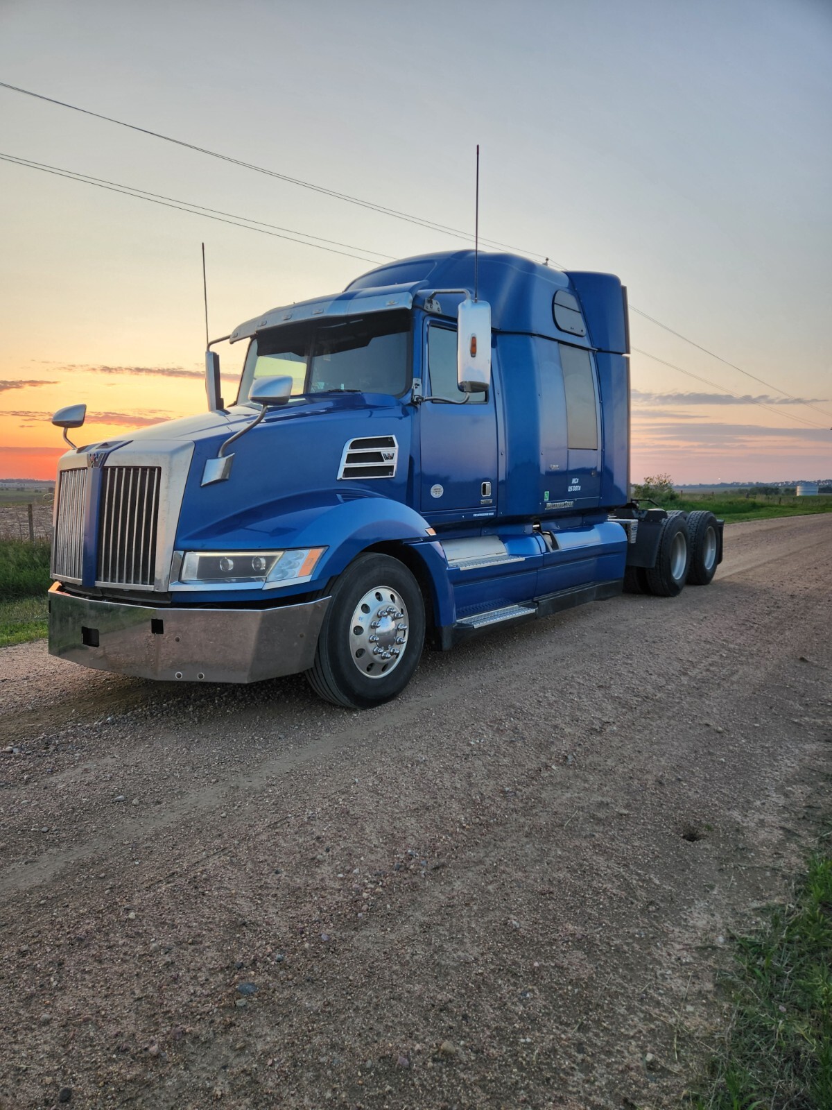 2019 Western Star 5700 XE  Sleeper Semi Truck.