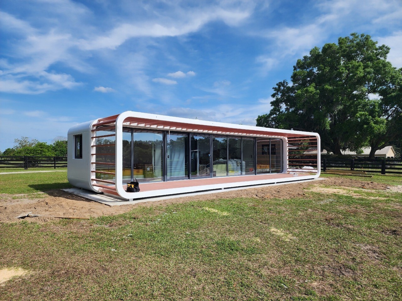 Tiny home cabin with patio deck, fully furnished and equipped with appliances