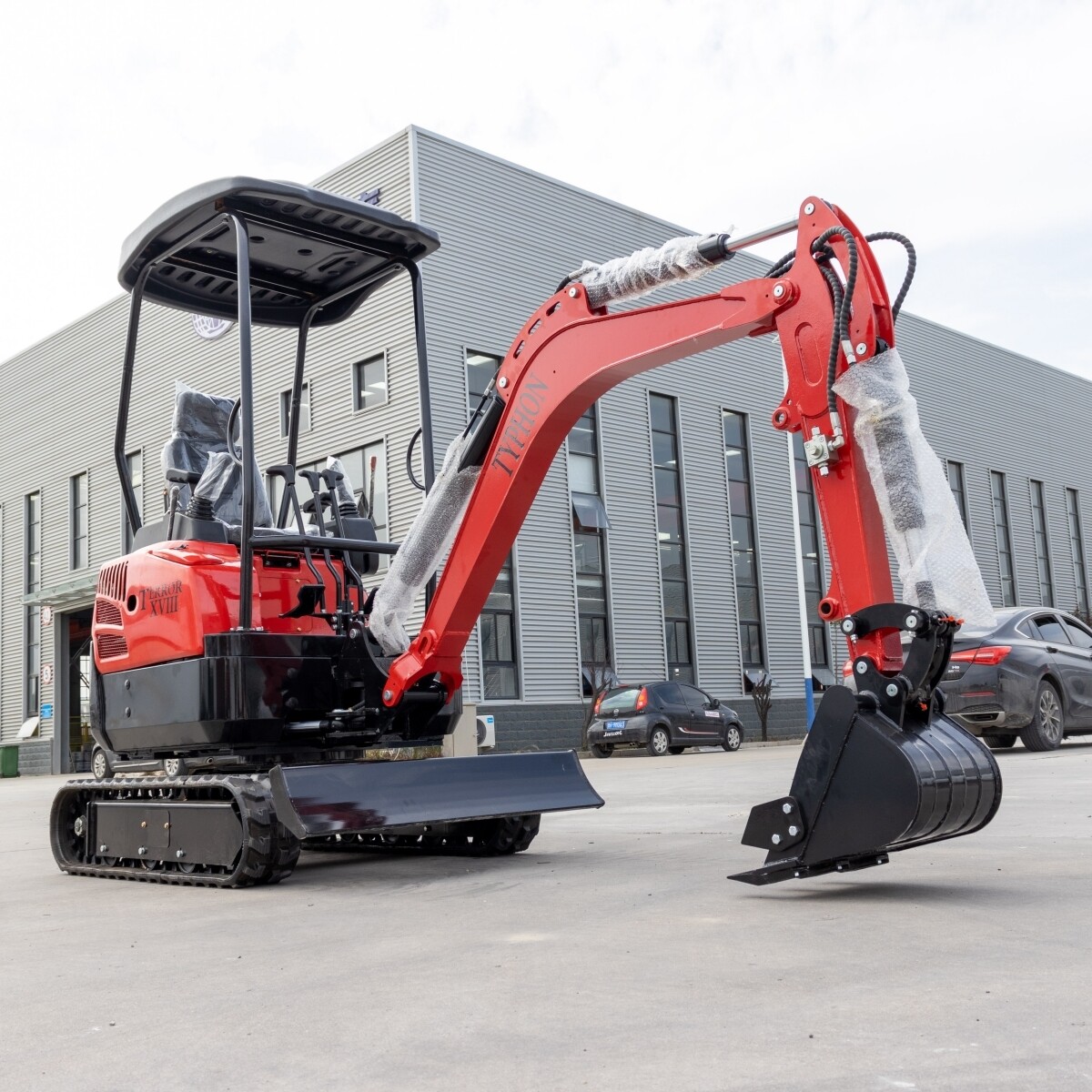 TERROR XVIII 4,000 lbs Mini Excavator Rubber Track w D902 Kubota Diesel Engine