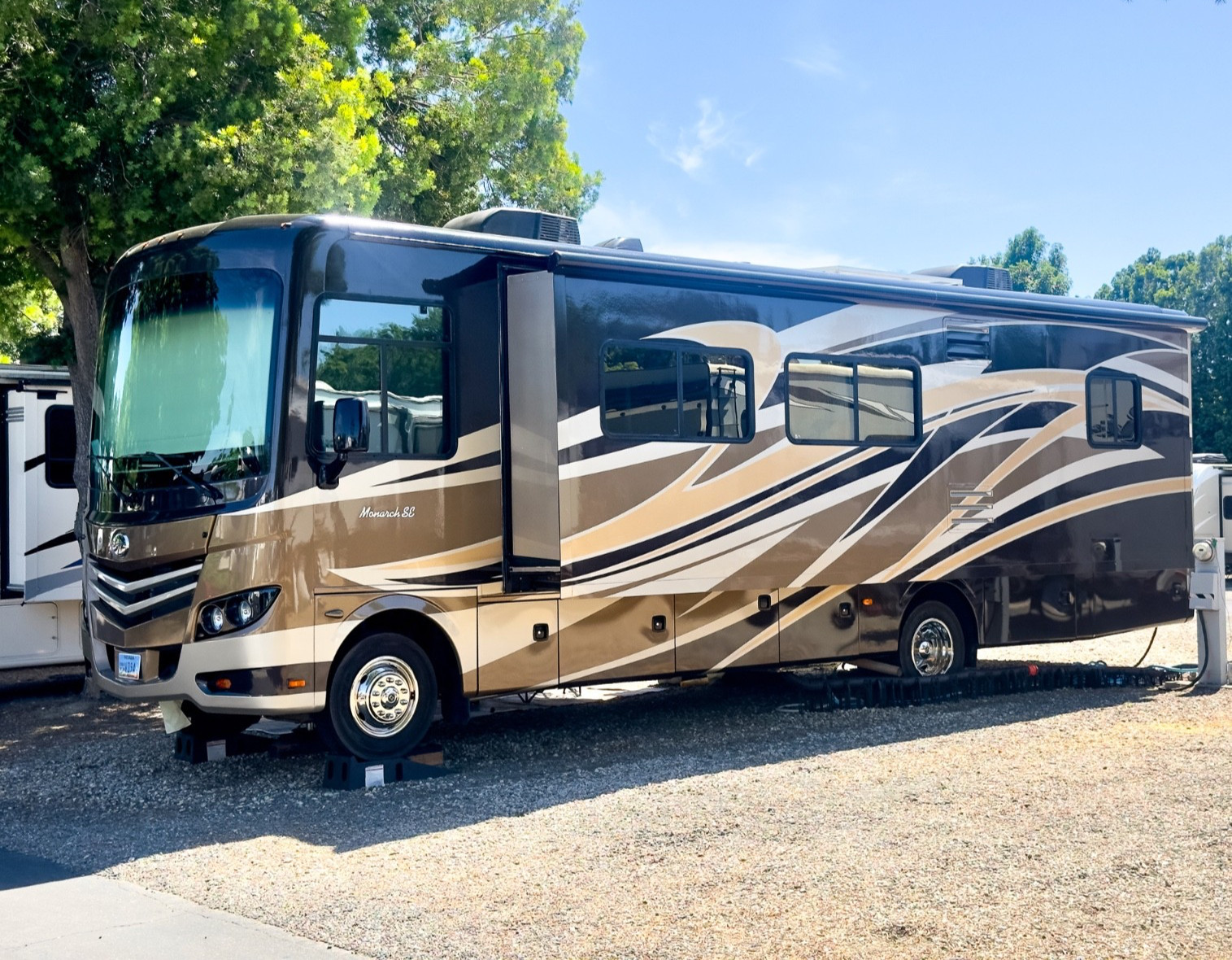 2014 MONACO MONARCH SE 33SFD Class A Motorhome