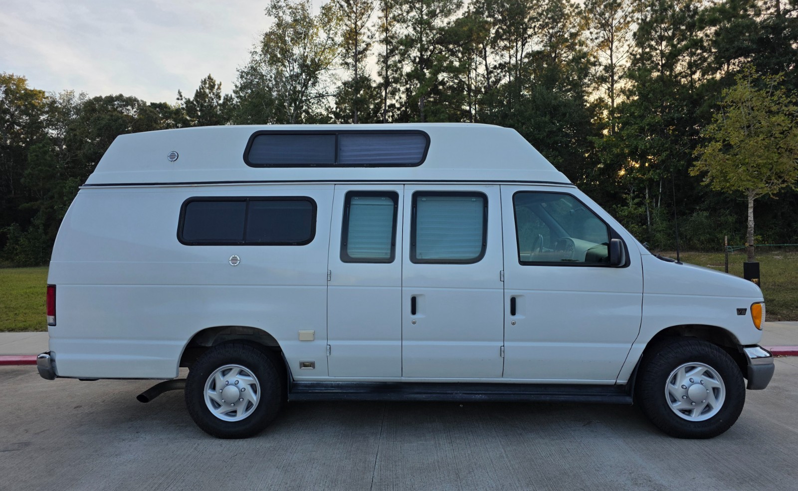 2000 Ford E350 Sportsmobile 7.3L TURBO DIESEL CLASS B MOTORHOME 44,925 Miles