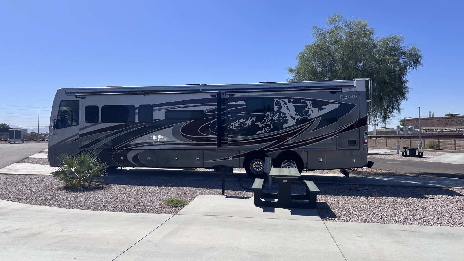 2022 Fleetwood Discovery LXE 44S