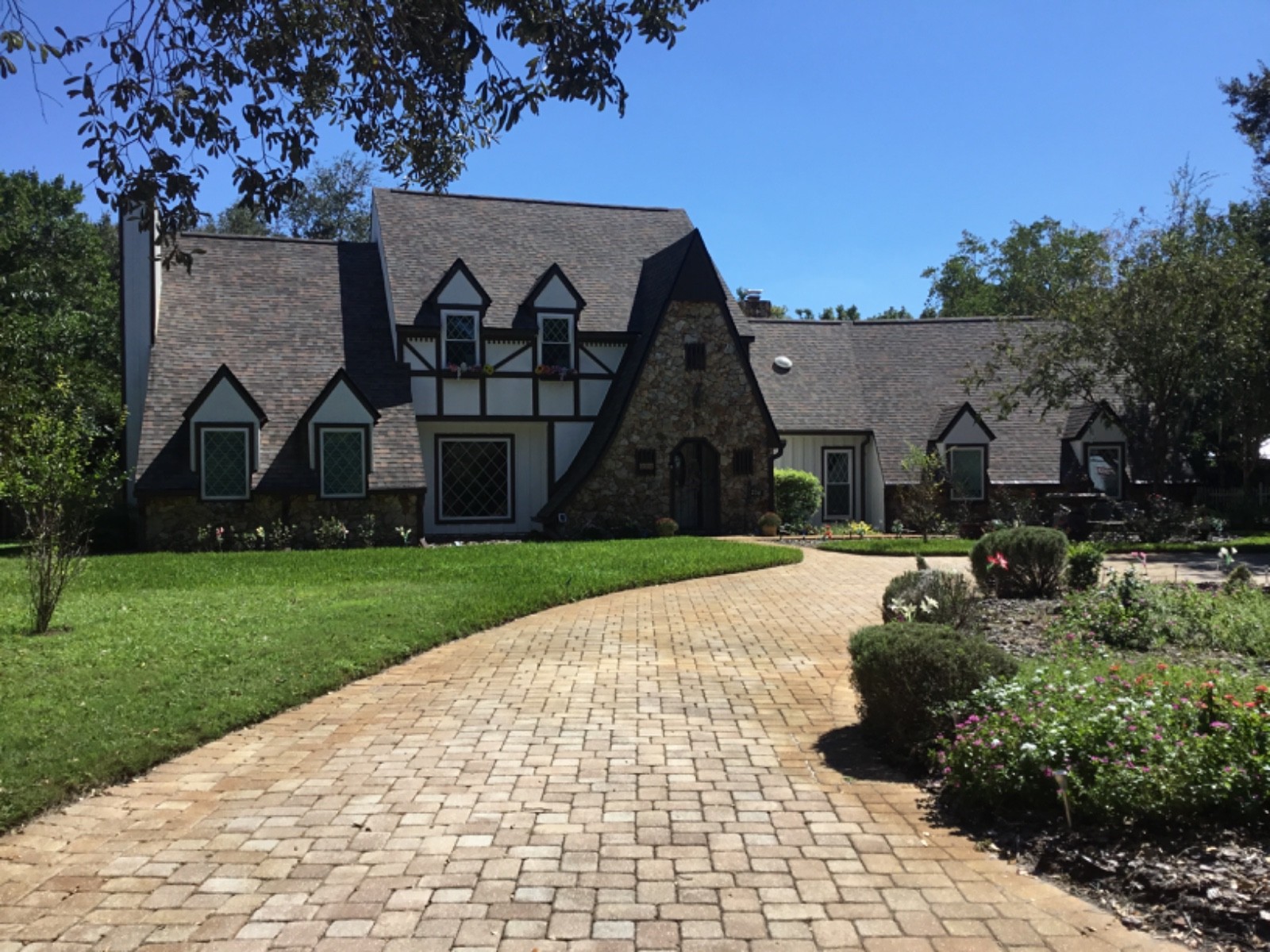 House For Sale, Deland Florida 4+Bed / 3 Bath / 3300 Sq.Ft / Pool / Clubhouse