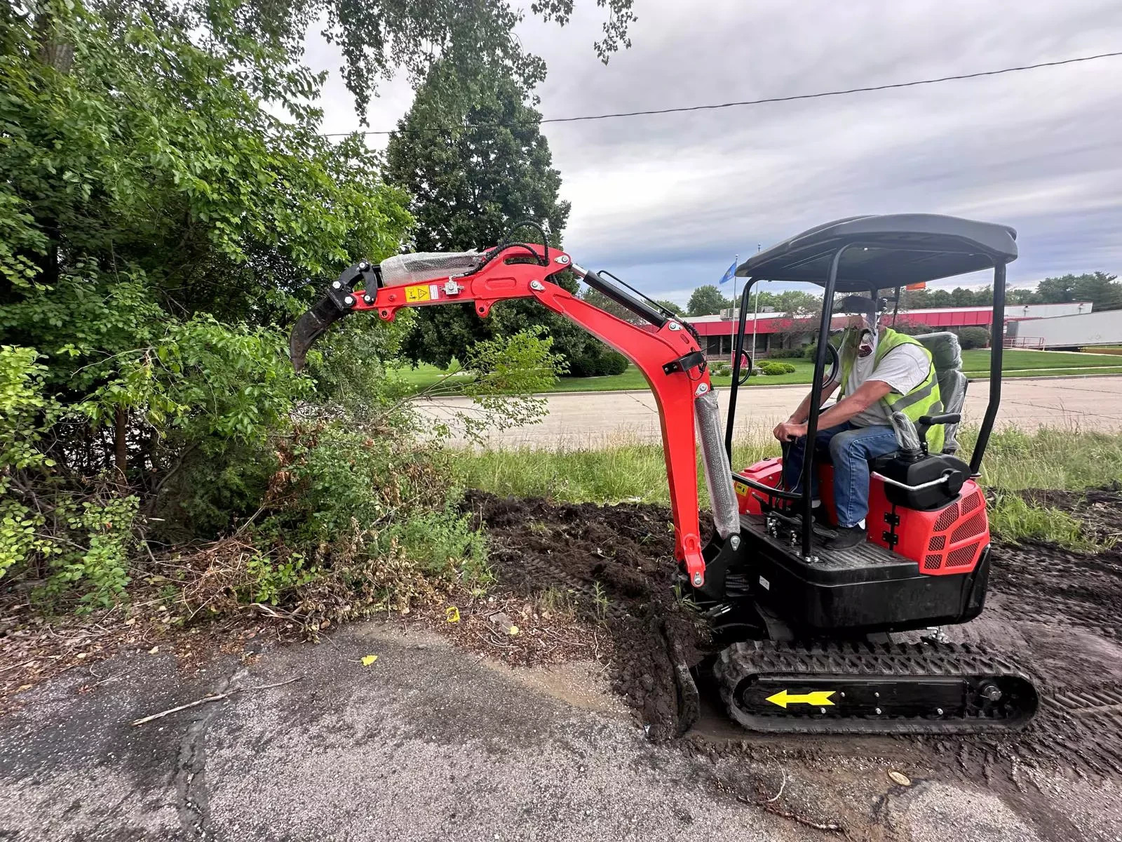 FREE SHIPPING 2025 2 Ton New Mini Excavator,  KUBOTA D902 Diesel Engine 16 hp