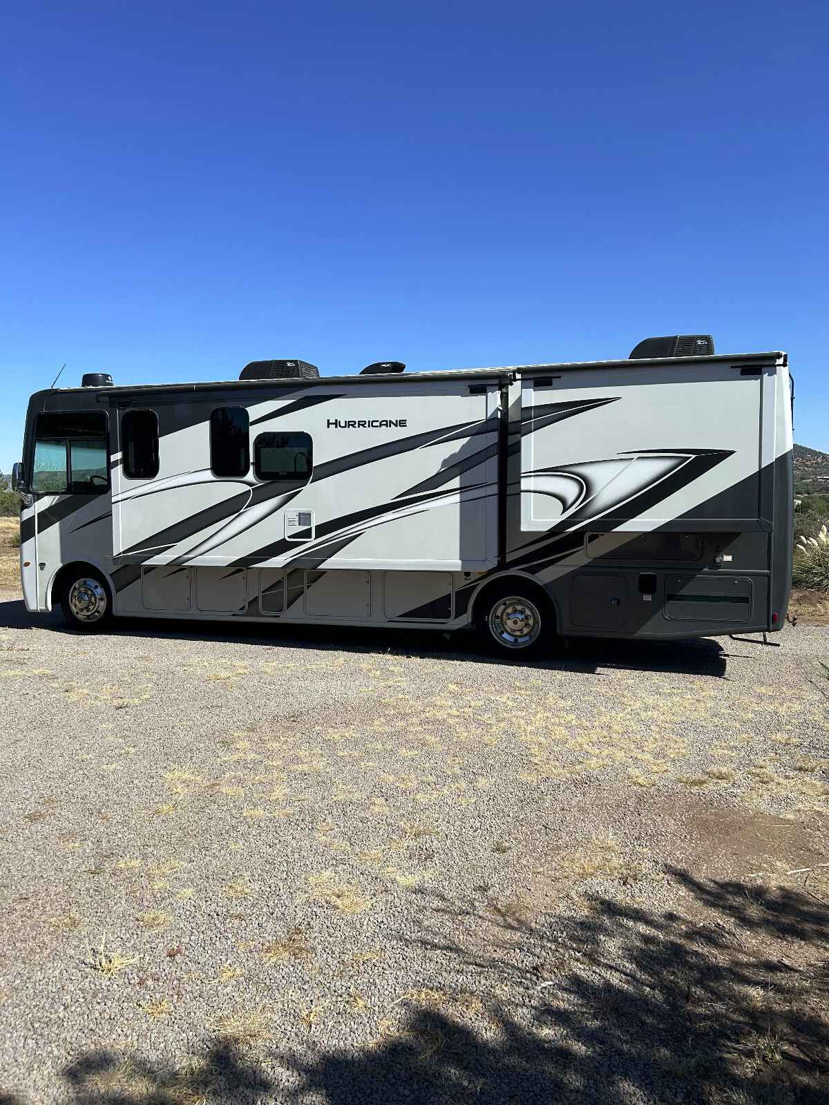 2023 THOR HURRICANE 31C CLASS A MOTORHOME V-8 2 SLIDES WITH TACOMA TOAD OPT.