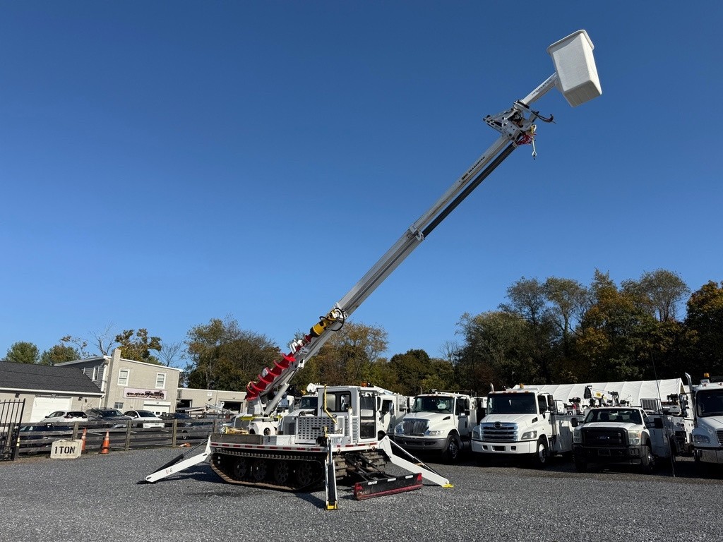 2010 UTV International RT02DD Achiever Track Digger Derrick Bucket Boom Used