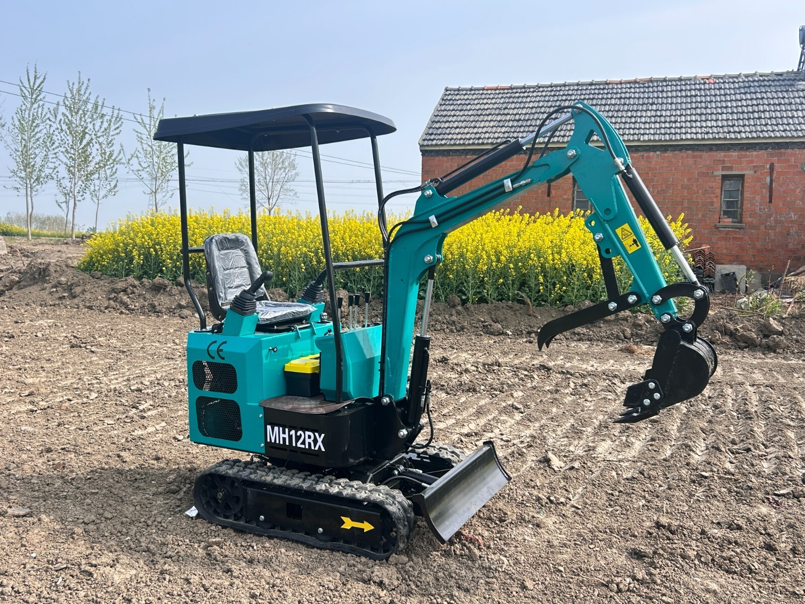 AGT Mini Excavator Digger RATO Engine 13.5hp Gas Tracked Crawler Bucket 0.025m³