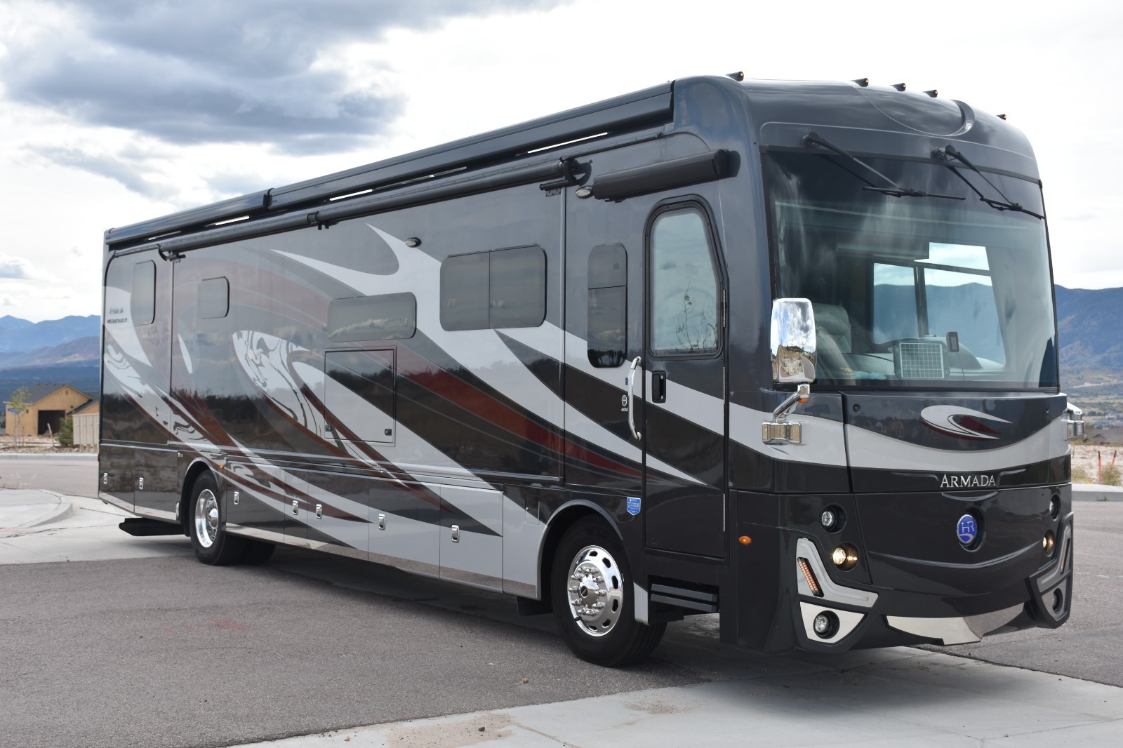 2021 40′ Luxury Diesel Pusher, only 14,500 miles, ,556 in Options!!