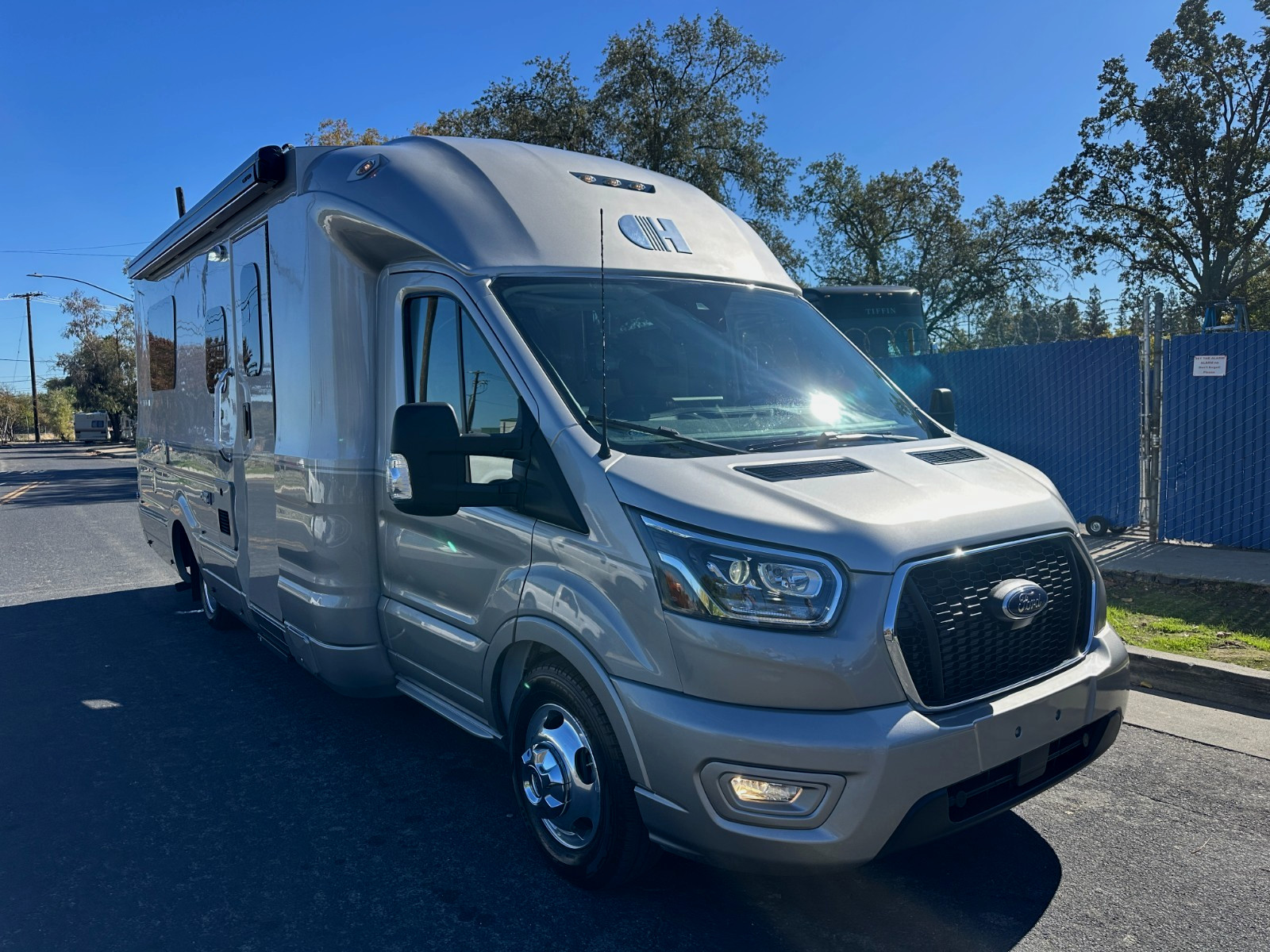 2023 COACH HOUSE PLATINUM III 250DT FORD TRANSIT 3500 AWD MOTORHOME