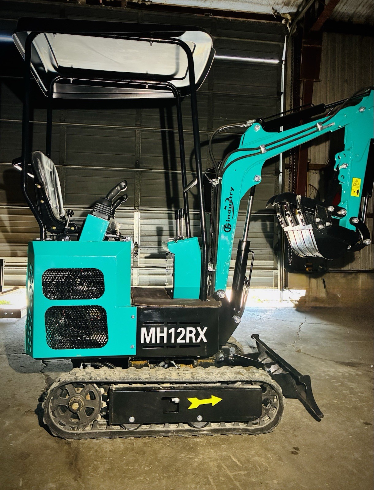 2025 CFG MH12RX Hydraulic Mini Excavator 15HP Gas Engine NEW