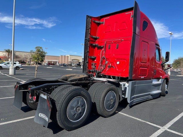 2021 Freightliner Cascadia 126 Truck