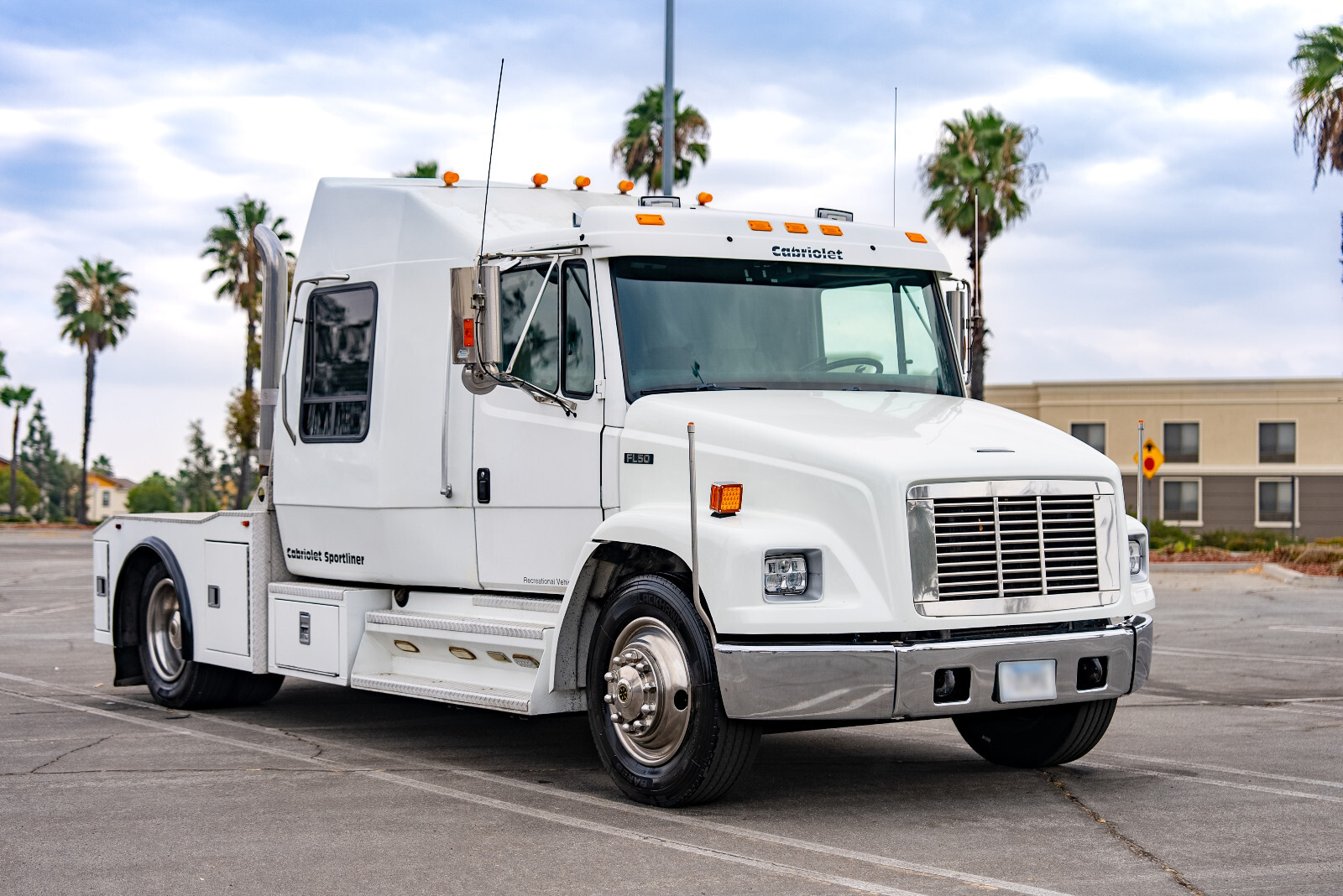 Freightliner FL50 SPORTLINER CAB