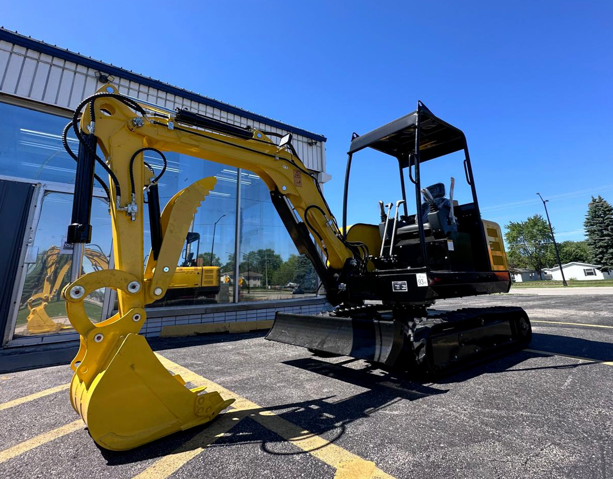 FREE SHIPPNG NEW Excavator, EPA CERTFD Kubota D1703 Engine 3.5 TON