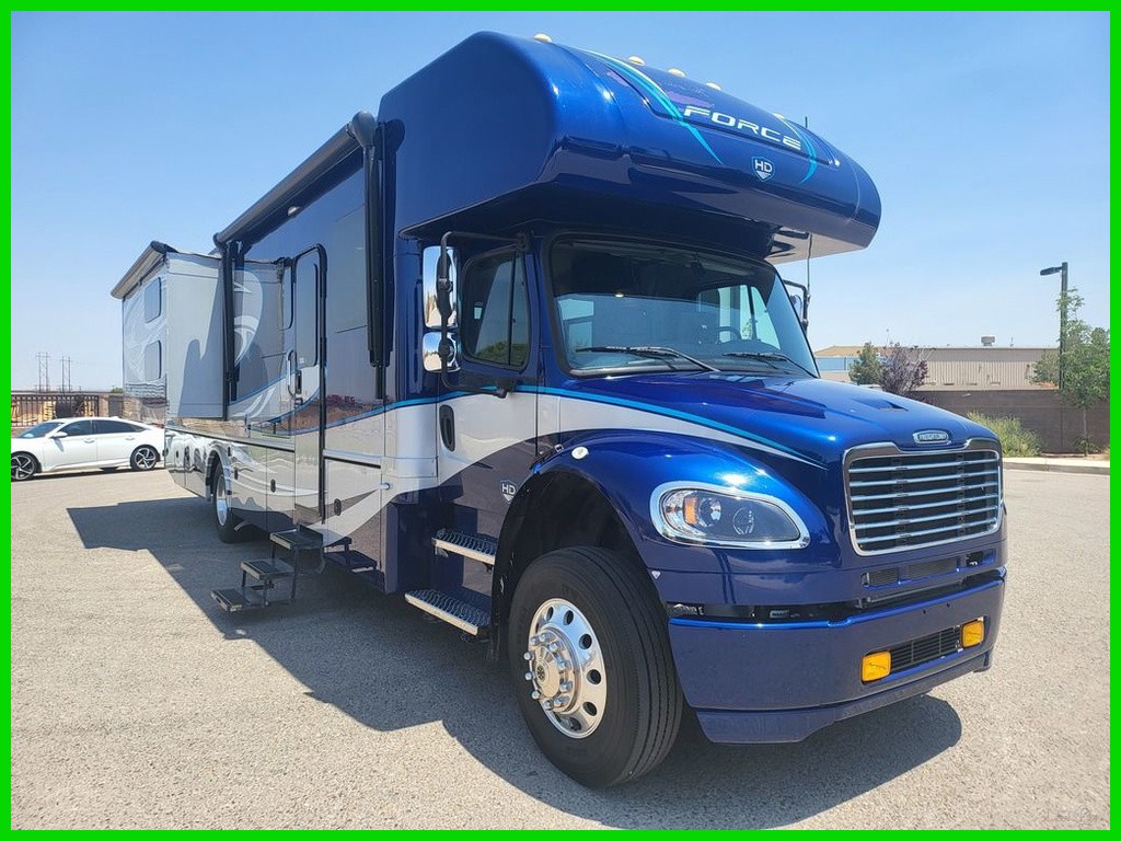 2020 Dynamax Force HD 37BH super clean bunk wall slide