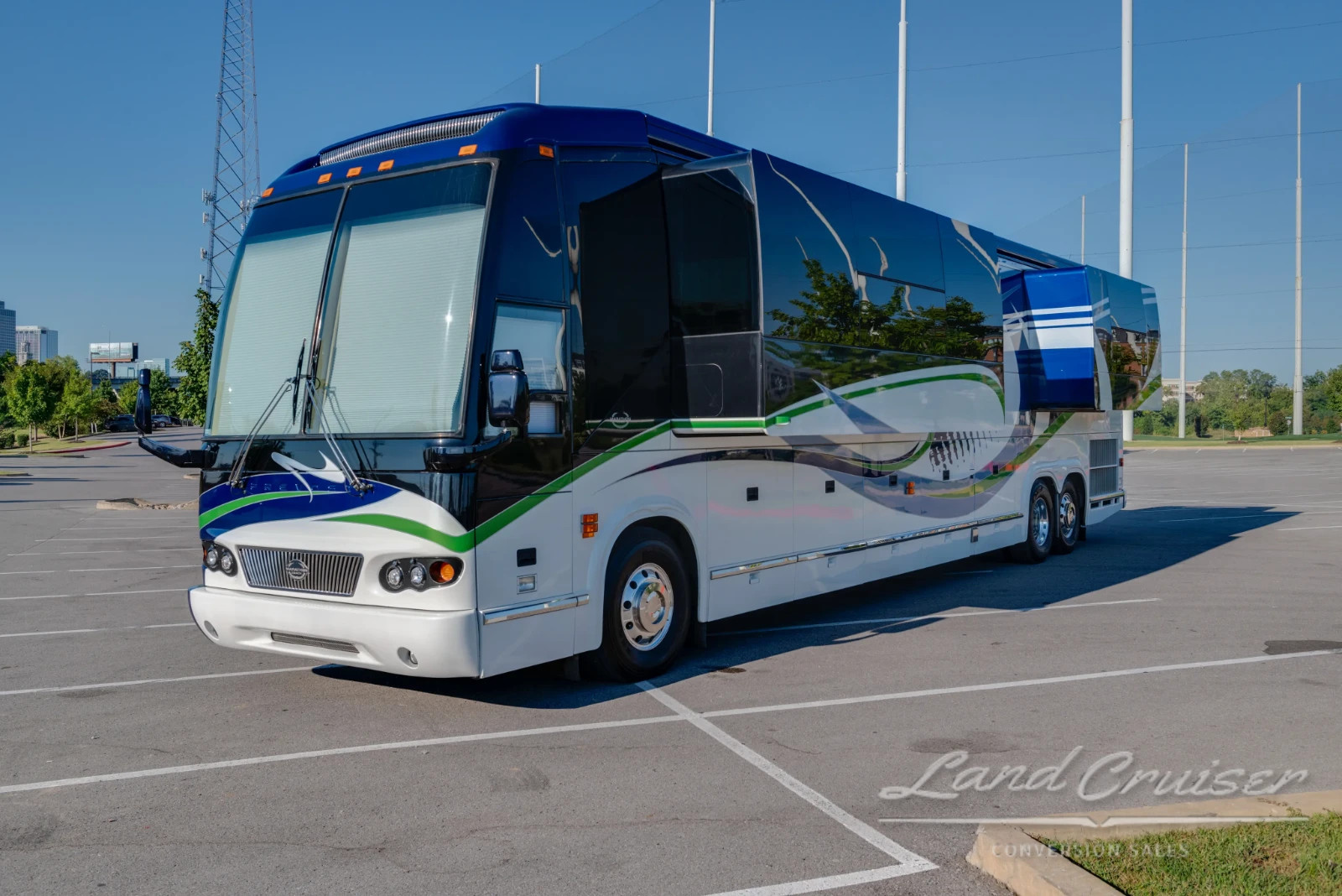 2009 Prevost H345 Quad-slide Motorhome