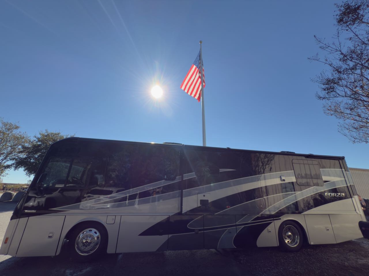 Winnebago Forza Class A Motorhome Freightliner Cummins Diesel 1-Owner Low Miles