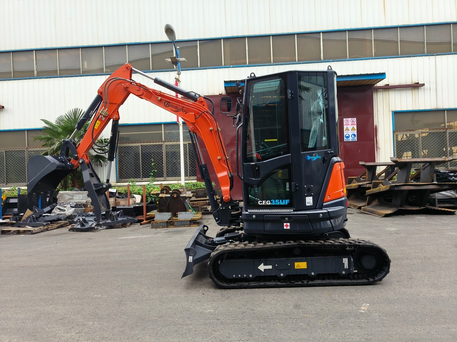 CFG 2025 2.8 Ton Hydraulic Excavator Digger w/ Kubota D0015 Engine EPA Certified