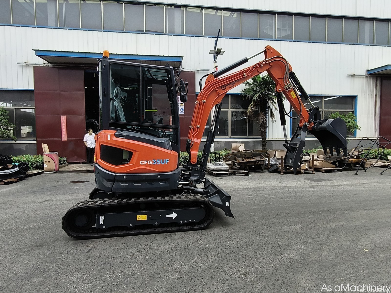 2.8 Ton  Hydraulic Excavator Kubota D0015 Engine Versatile Applications CFG 35UF