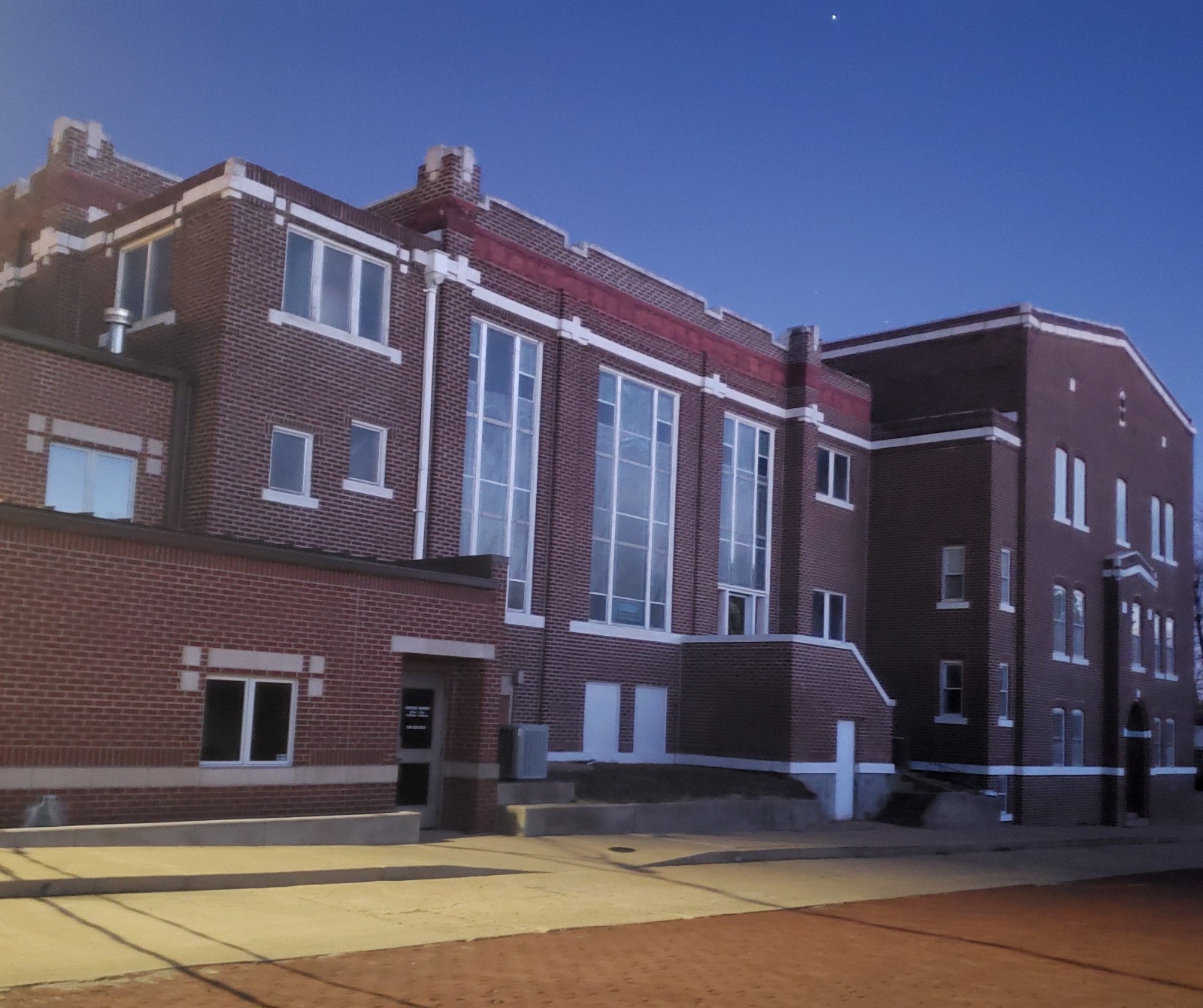 100 Year Old Church And Fellowship Hall In Tonkawa OK 25,000 Sq Ft