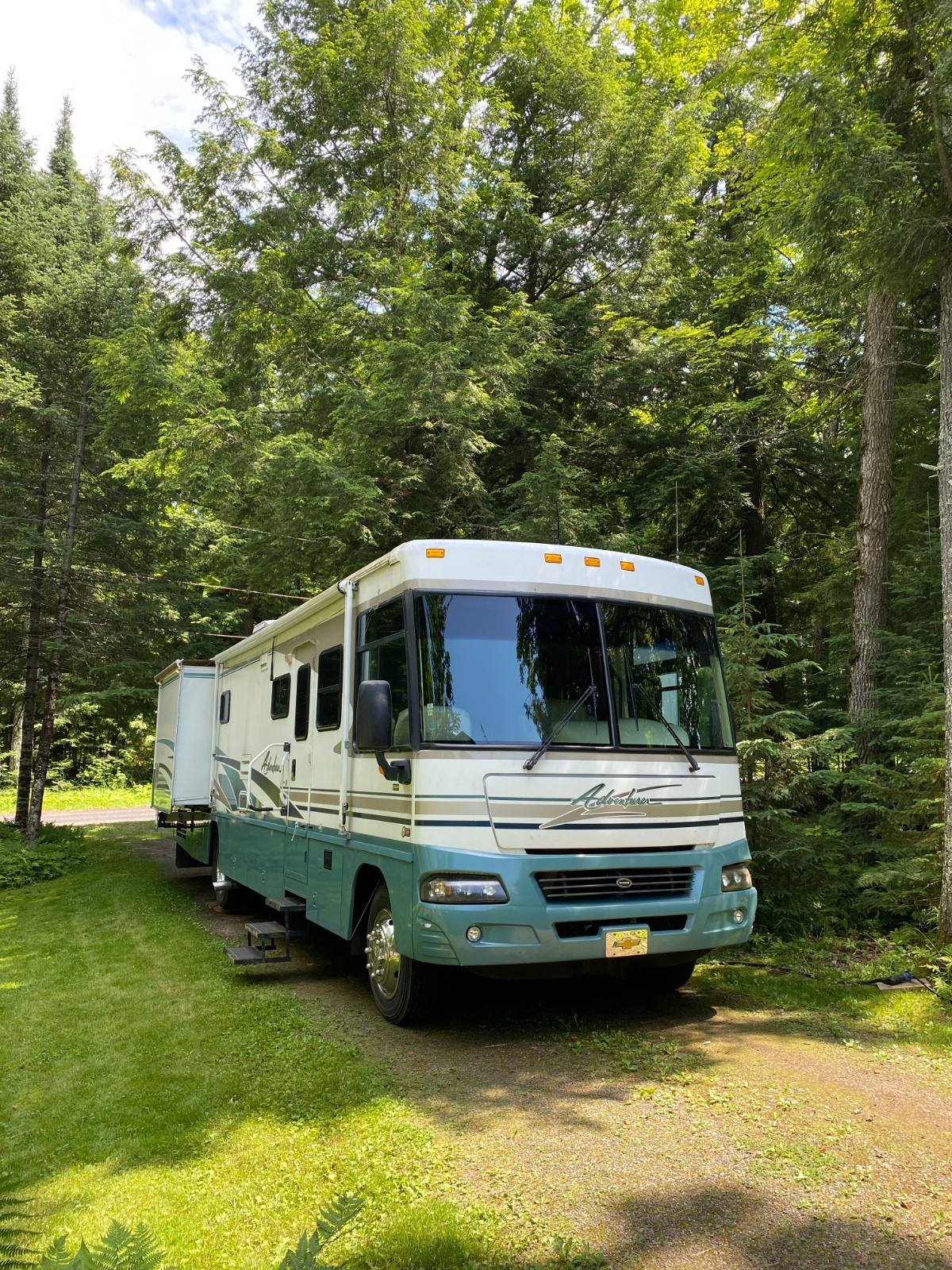 2004 Winnebago Adventurer 37B