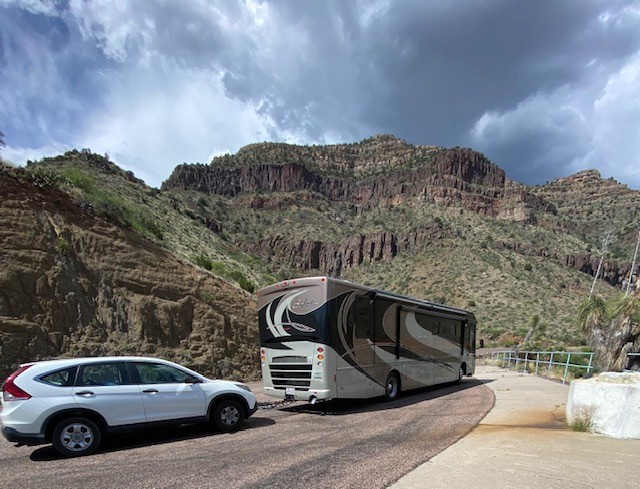 2015 Winnebago Itasca Solei & 2014 Honda CR-V Tow Car