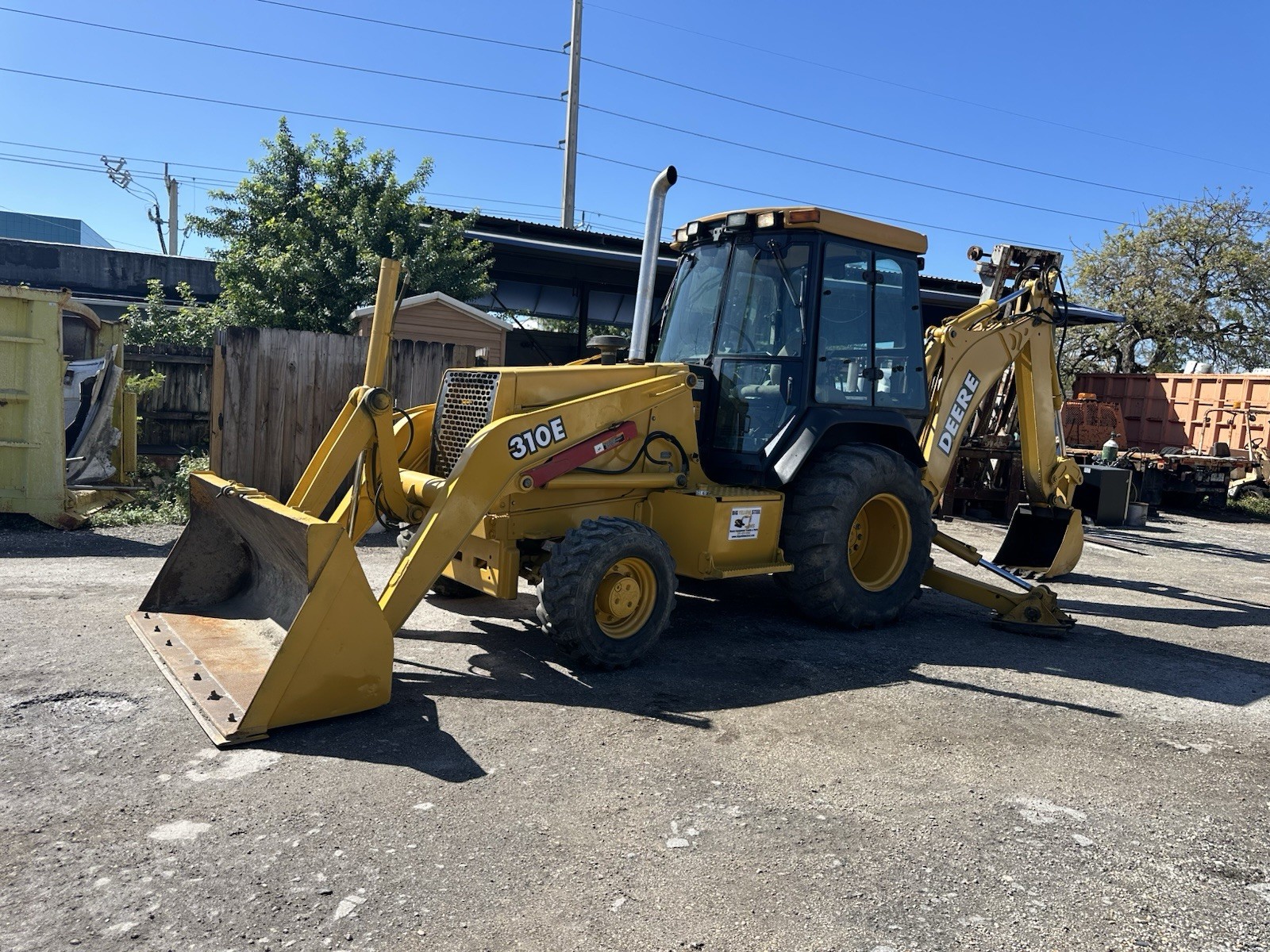 1999 John Deere 310e Enclosed Cab 4×4 Backhoe Loader. 2190 NW 7th AVE Miami Fl.