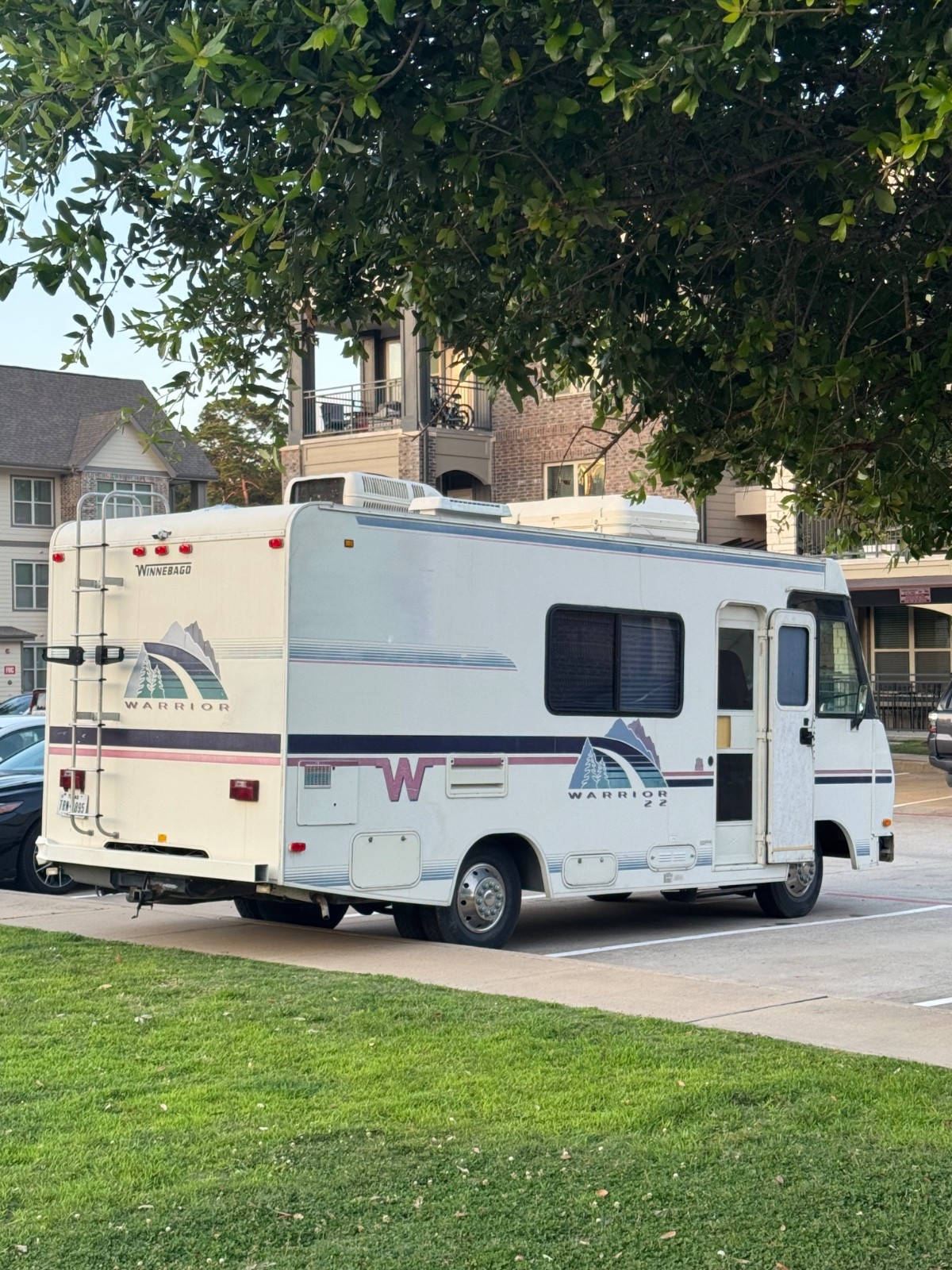 RV Motorhome Class A Winnebago Warrior 22 , Chevrolet P30 34000 miles only