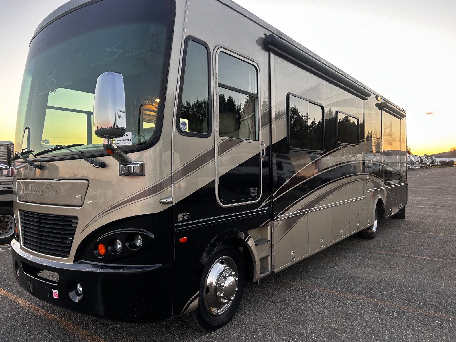 2007  TIFFIN ALLEGRO 34 RUNS AND LOOKS GOOD