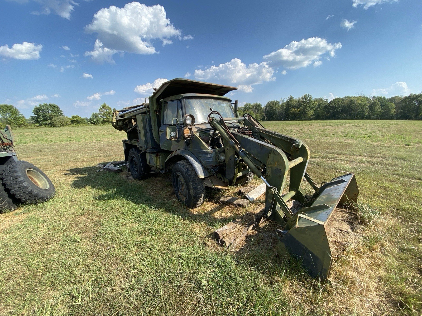UNIMOG FLU419 Backhoe Loader 4WD