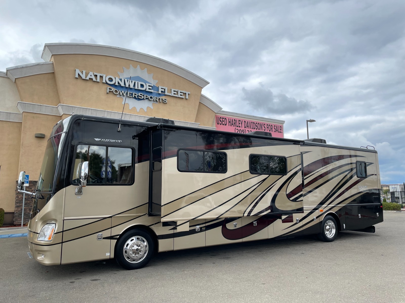 2014 Fleetwood Discovery Diesel Pusher RV Motorhome Model 40x 380 HP Class A