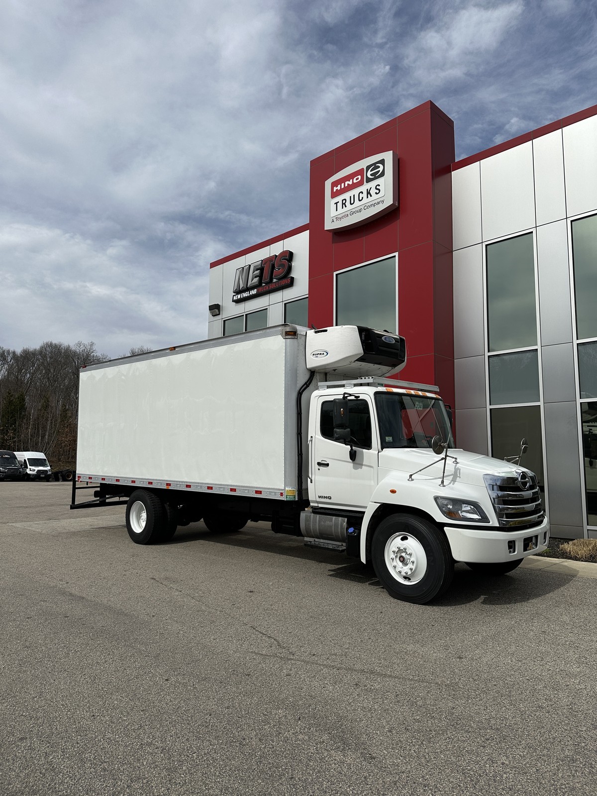 2019 Hino 268A 25,950 GVW Daycab Semi Trucks