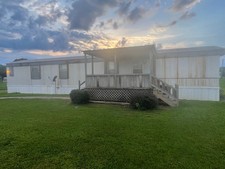 LIGHTLY USED 1995 Mobile Home- 2 Bed/ 2 Bath!