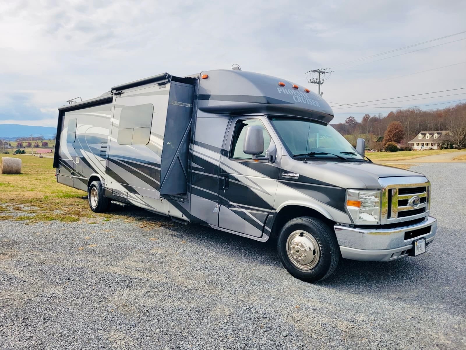 2015 Phoenix Cruiser 2910T Class B+ Motorhome 55k miles 31’ Ford V10 – 3 Slides