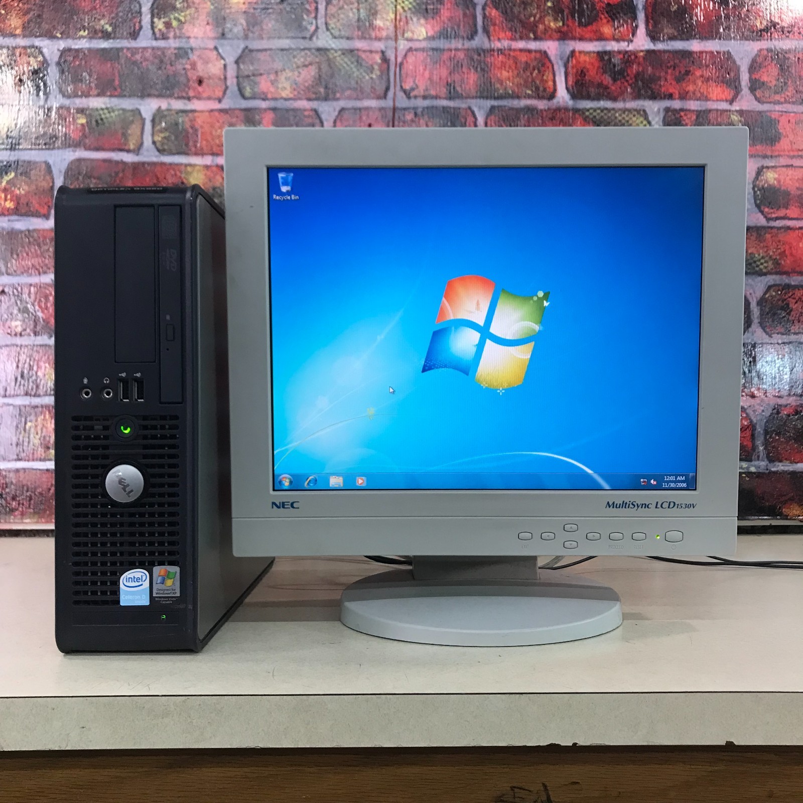 Dell OptiPlex GX520 PC Retro Gaming Celeron 3.06GHz 1GB RAM (Windows 7 64-Bit)