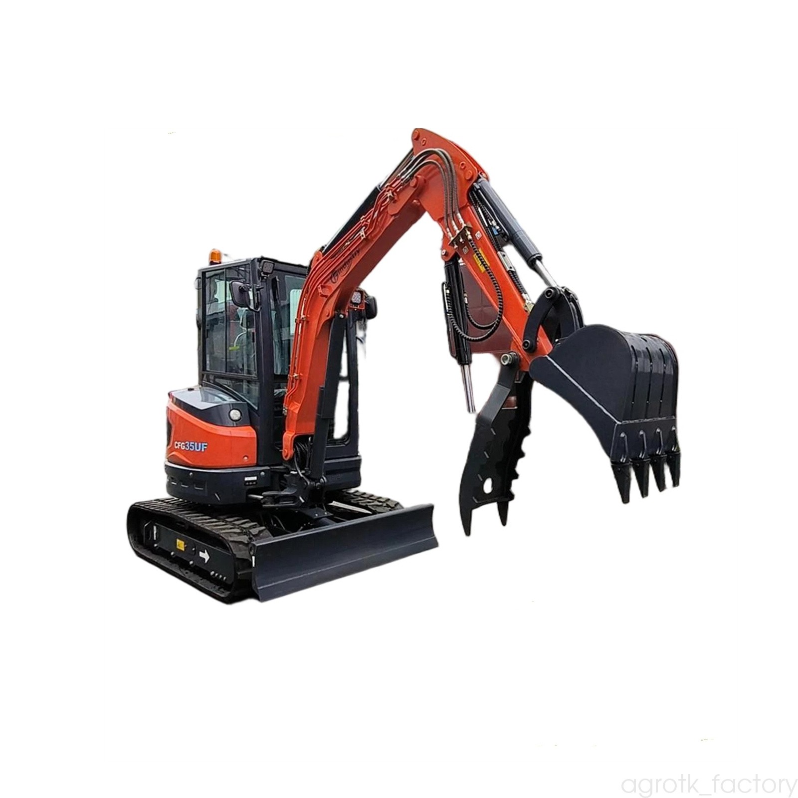 2.8 Ton  Hydraulic Excavator Kubota D0015 Engine Versatile Applications CFG 35UF