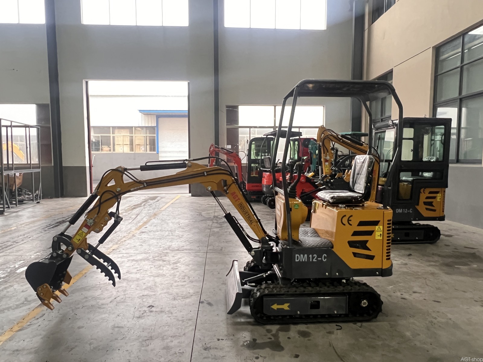 AGT  13.5 HP Digger B&S Gas Engine Excavator W Cab Excavator Rubber Track