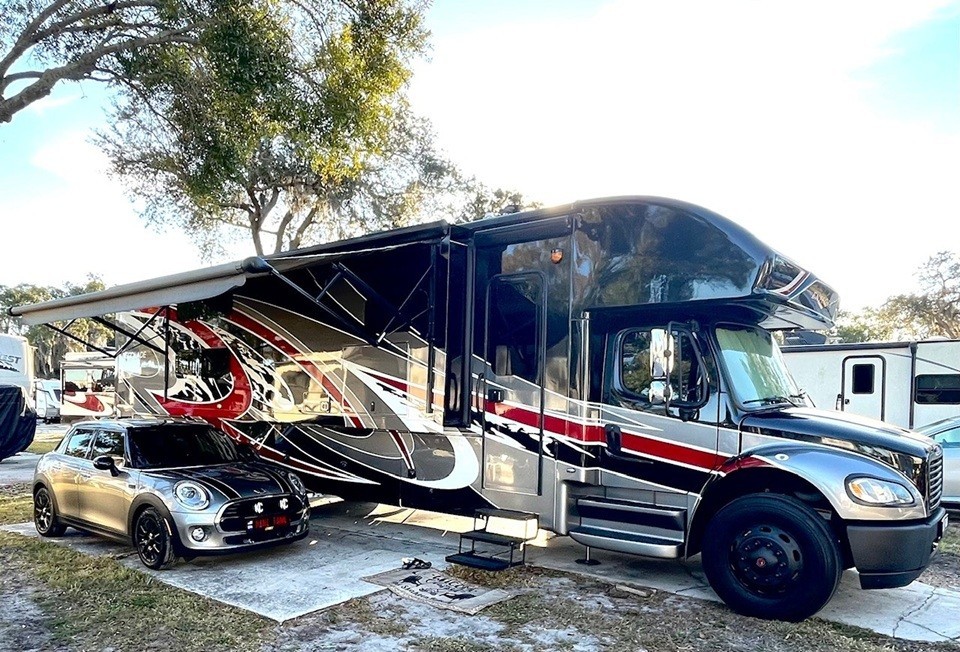 2020 Entegra Accolade 37L SUPER C & 2018 Mini Cooper 4 door hardtop COMBO deal