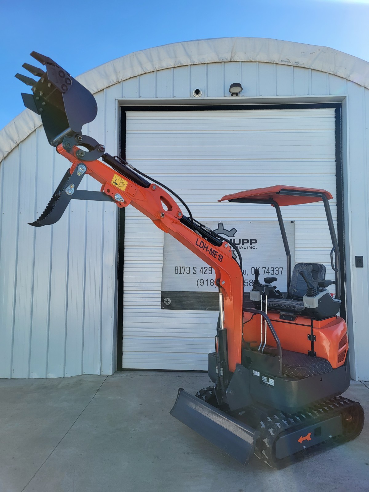 NEW Mini Excavator Landhero LDH ME18 1.4 Ton 13.5 HP Gasoline Engine Digger