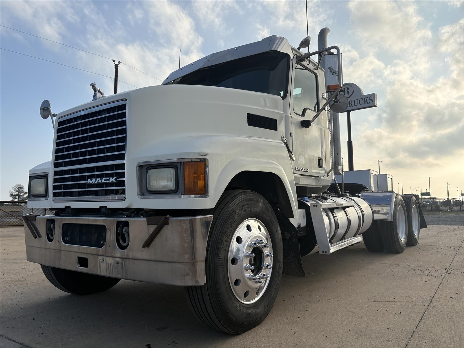 2013 Mack CHU613 Daycab Semi Trucks Manual