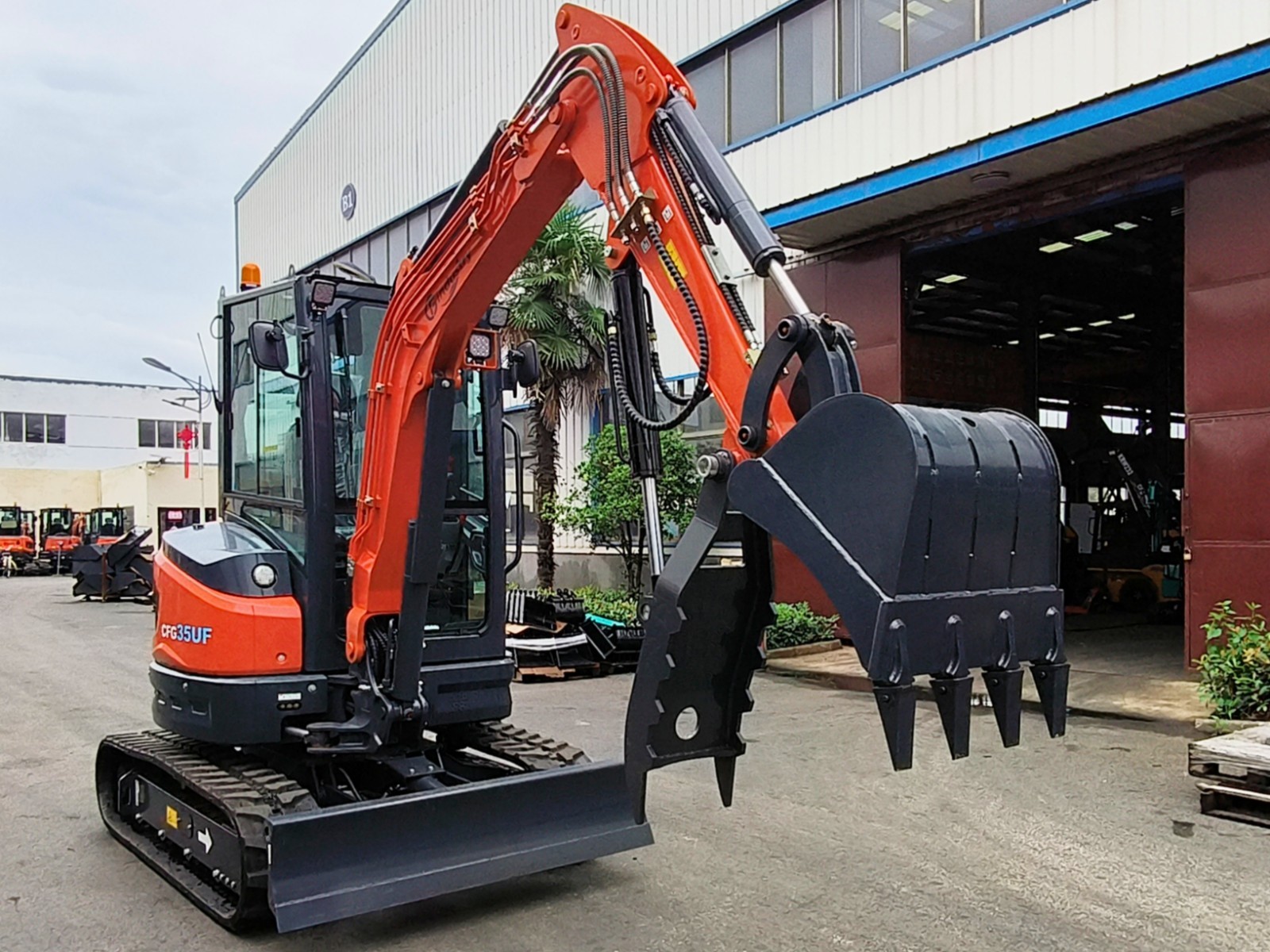 CFG 35UF 6173 lbs Mini Excavator Digger Kubota Engine Hydraulic Thumb Warm Air