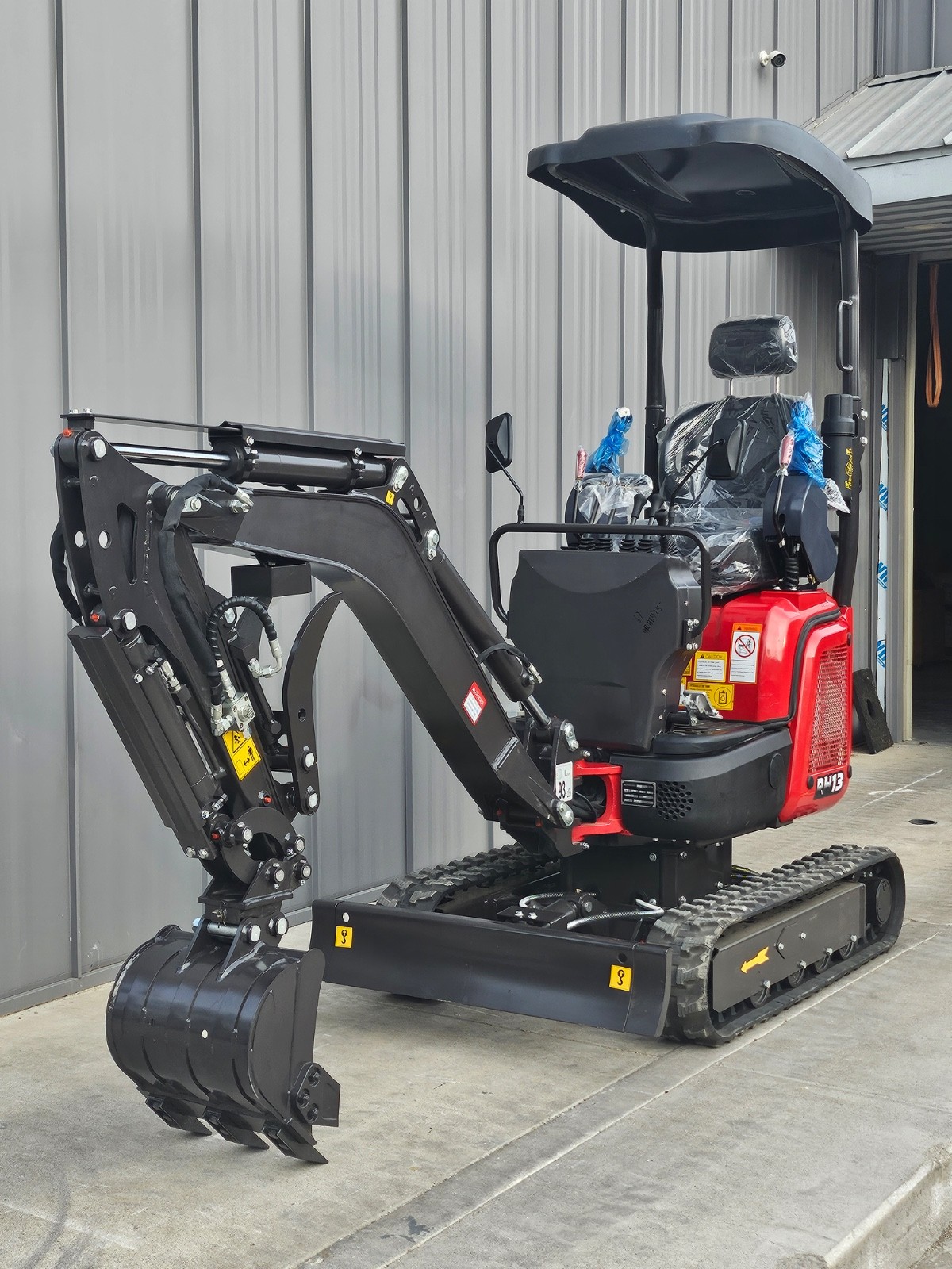 Rhinoceros 1.5 Ton Mini Excavator RH13 Kubota Engine D722