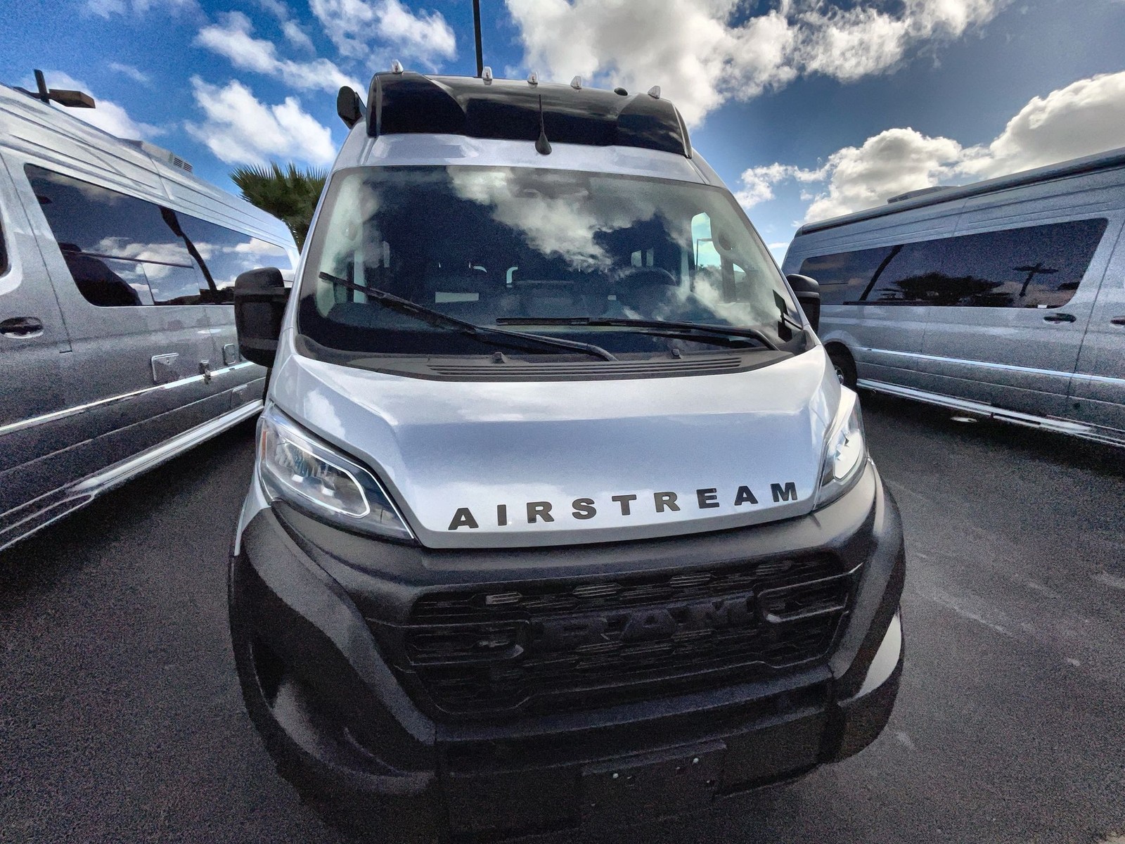 2026 Airstream Rangeline Rangeline